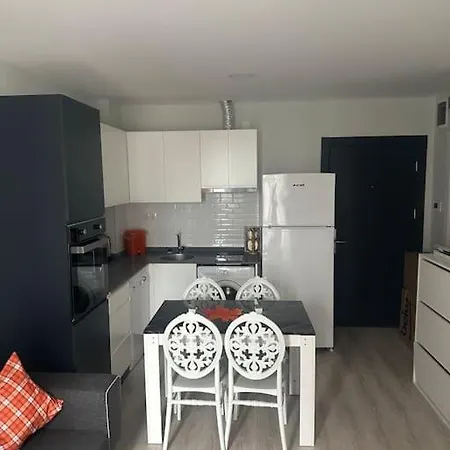 Havalimani Ve Avm Yakini Havuzlu Lux1+1 Ozel Fiyat Lägenhet